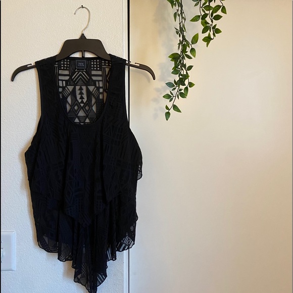 SOLD - Top with Gorgeous Pattern (See Pics) - Picture 1 of 3